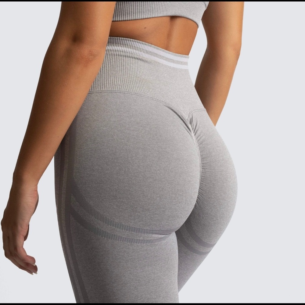 DYE scrunch seamless MEDIUM NEW leggings and top!